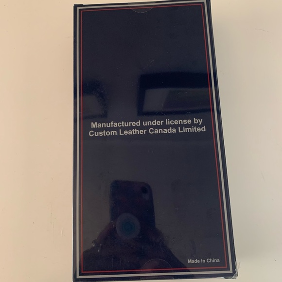 IZOD Black Leather Wallet + Manicure Set Giftpack - Picture 5 of 6